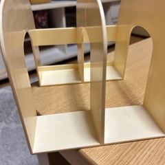 虹のブックスタンドの画像