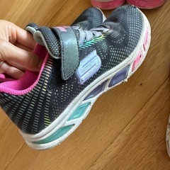 Skechers 光るスニーカーの画像