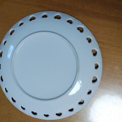 白いハートの大皿の画像