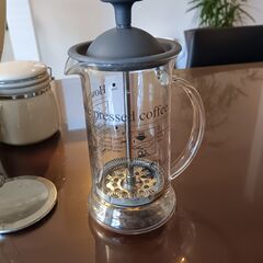 Hario（ハリオ）ミルク泡立て器、ミルクフォーマー、蓋つき瓶３個セット（未使用）のセットの画像