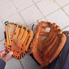 野球グローブ、バットの画像