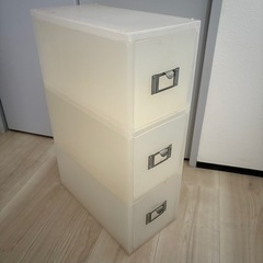 CDなどの収納　クリアケース三段の画像