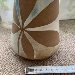 陶器の花瓶の画像