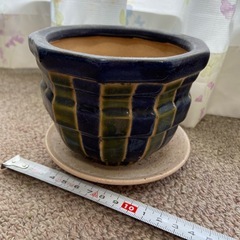 陶器の植木鉢の画像