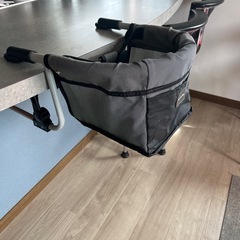 チェアー、テーブル取り付けタイプの画像