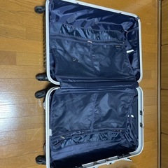 1度使用のみ　特大スーツケース　XLの画像