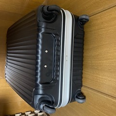 1度使用のみ　特大スーツケース　XLの画像