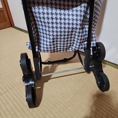 ショッピングカート　買い物　ガラガラの画像
