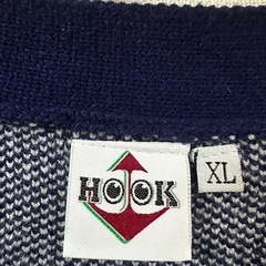 恐竜の刺繍のネイビーのカーディガン。  の画像