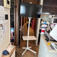 取りに来られる方！美品！チューナーレステレビとスタンドのセット