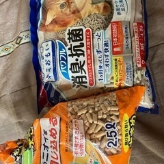 猫缶と猫砂の画像