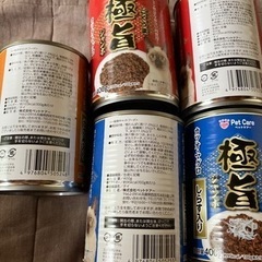 猫缶と猫砂の画像