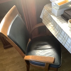 ダイニングテーブル椅子六脚付きの画像