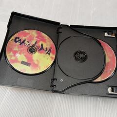 ７日以降出品取り下げます!長渕剛の見応えのあるDVDです!高額で購入致しますがお買い得商品です!ともかく1度視て下さい!桜島野外コンサート収録DVD最初バイクでステージに登場するシーンカッコ良くて最初からガツン!とやられましたさすが長渕剛カッコ良さ最高です!!4枚組ですが3枚なので此の価格です、4枚揃っていれば¥8000円ですが,十分会場に居るみたいに楽しめます!!の画像