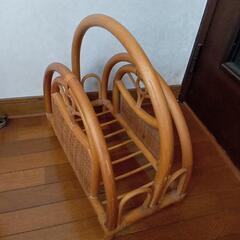 無料‼️　マガジンラック藤製の画像