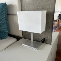 IKEA テーブルランプ ベッドサイドランプ 2個セット LED電球付きの画像