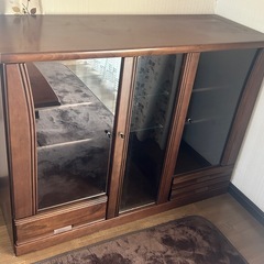 決まりました。茶色飾り棚の画像