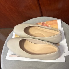 ユニクロ　パンプス　ベージュの画像