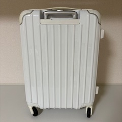 キャリーケース　白の画像