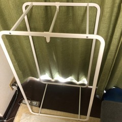 IKEAで買ったハンガーラックの画像