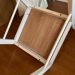 ダイニングテーブルの画像