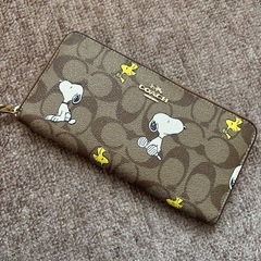 COACH  スヌーピー長財布の画像