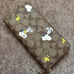 COACH  スヌーピー長財布の画像