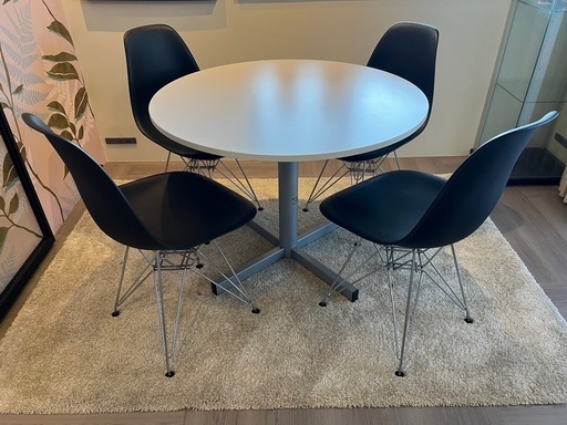 【美品 】イームズチェアと丸テーブルのダイニングセット