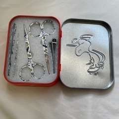 スヌーピー  グルーミングセット　缶ケース付き　新品の画像