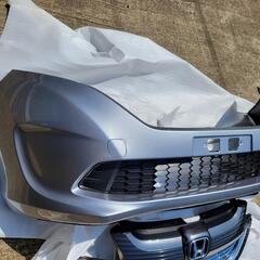 ホンダフリードハイブリッド　バンパーとグリルのセットの画像