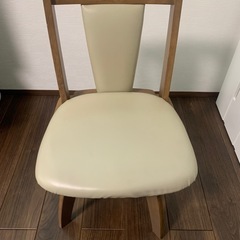 ニトリ　回転式ダイニングチェア　3脚➕1脚の画像