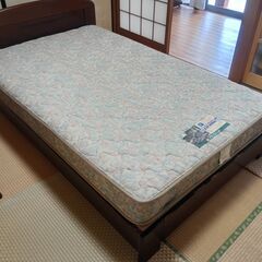 フランスベッド　高密度連続スプリング　Z-HI SPRING　セミダブルサイズ　ベッド枠（おまけ程度）の画像