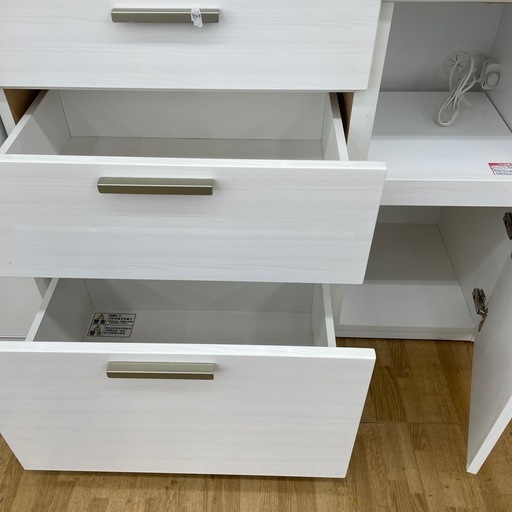 【ドリーム川西店御来店限定】ニトリ/3枚扉オープンボード/クリーニング済み 【2125560000019690】 ドリーム川西店御来店限定】ニトリ/3枚扉オープンボード/クリーニング