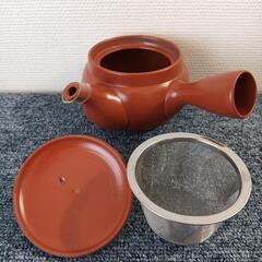 赤い丸型急須、金属製の茶こし付き
未使用 倉庫保管品の画像