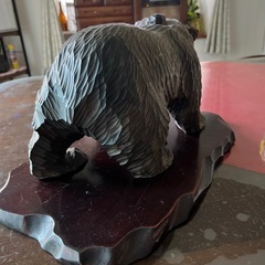 貞光　クマの木製彫刻　30cm x 18cmの画像