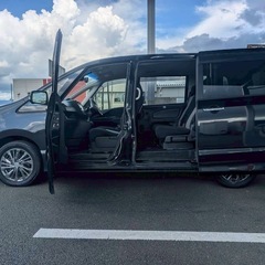 H26年☆式8人乗り☆ガソリン代 節約☆S-HYBRID入りました‼️月々1.2万円〜分割払い可❗️車検2年付き！大人気☆ニッサン セレナ ライダー☆フリップダウンモニター付き☆Bluetooth対応ナビ☆走行中DVD見れます☆ETC☆便利なバックカメラ☆ドラレコ付きのフル装備☆両側電動スライドドア☆ウィンカーミラー☆フル装備☆社外アルミ☆事故修復歴無し☆車内広々三列シート‼️の画像