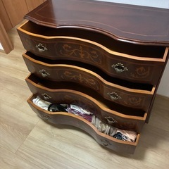 アンティーク風　チェストの画像