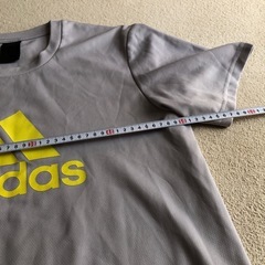 アディダスtシャツの画像