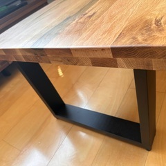 センターテーブル おしゃれ 幅 105cm 高さ40 リビングテーブル 木製 テーブル オーク 無垢材 ローテーブル 天然木 角型 ラバーウッド脚 なぐり加工 シンプル 無垢 一人暮らし 単品 一枚板風 ナチュラルの画像
