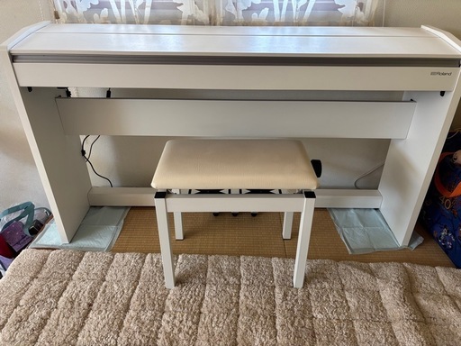 Roland ローランド　電子ピアノ　F-140R ホワイト★専用椅子付き★