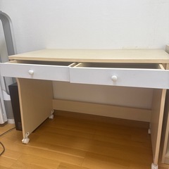 学習デスク&チェア、棚の画像