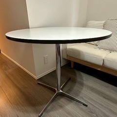 【おしゃれカフェ風】円形カフェテーブル 直径80cm／2年使用／ホワイト／ダイニング・ワーク兼用の画像