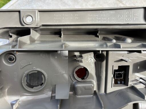 トヨタ　ヴォクシーZRR70W　左テールランプ（値下げ）