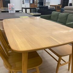 ★ジモティ割引あり★【リユースのサカイ野々市店】ダイニングセット　イス２ベンチ　茶系　135(幅)×78(奥行き)×72(高さ)cm ※クリーニング済みの画像
