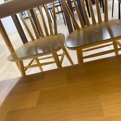 ★ジモティ割引あり★【リユースのサカイ野々市店】ダイニングセット　イス２ベンチ　茶系　135(幅)×78(奥行き)×72(高さ)cm ※クリーニング済みの画像
