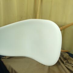 【紋別市発】パソコンテーブル＆チェアーセット　一人用　テーブルとイスセット　白　大きさ約　テーブル高さ72×幅80×奥行50㎝　椅子座面高さ45㎝全高82㎝　中古品　引取り限定の画像