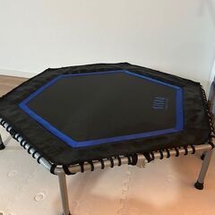 【美品】大人用トランポリン ハンドル付 折り畳み式 直径130cmの画像