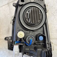 トヨタ　プリウス（ZVW55）50系プリウス　右フロントフォグランプの画像