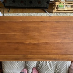 アカシアの木のローテーブルの画像