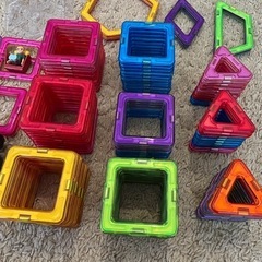 磁石のおもちゃ　マグフォーマー　大量の画像